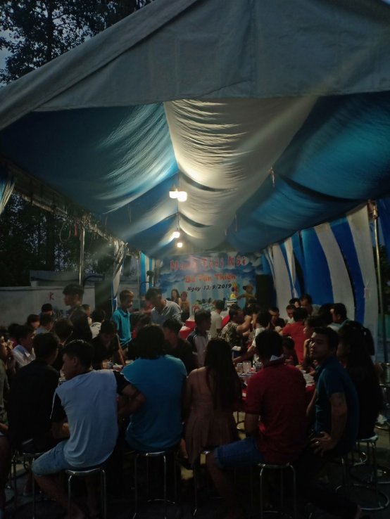 Đặt tiệc tại nhà Sóng Thần Dĩ An